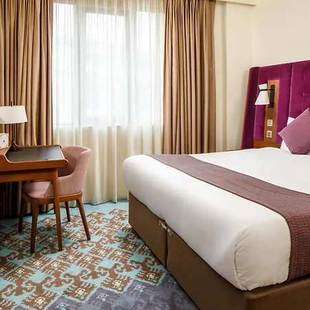 Mercure Bridge 4*