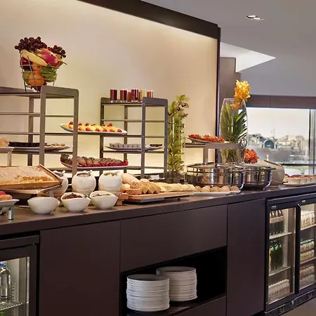 Park Plaza Riverbank