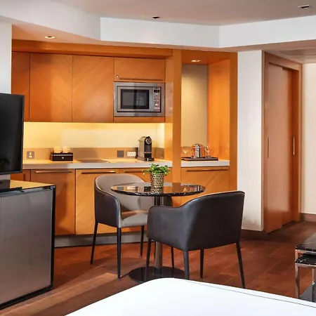 Park Plaza Riverbank 4*