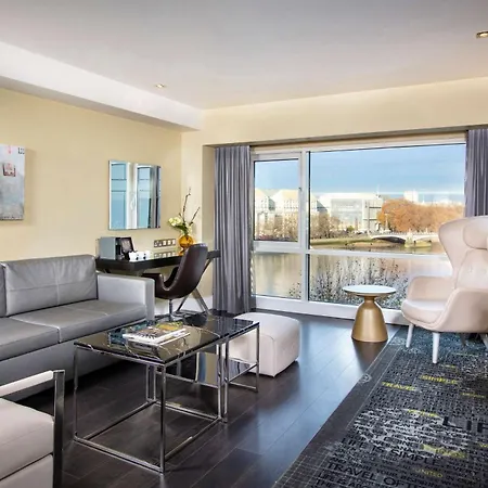 Park Plaza Riverbank