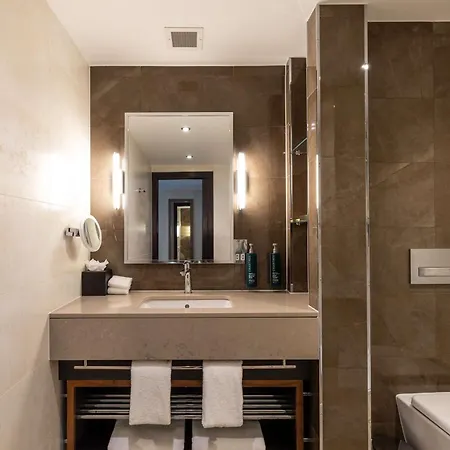 Doubletree By Hilton - West End