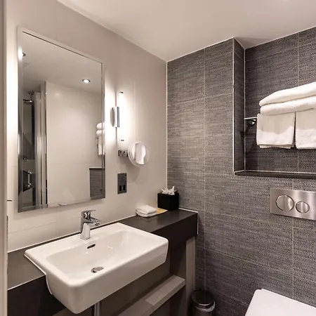 Doubletree By Hilton - West End Szálloda