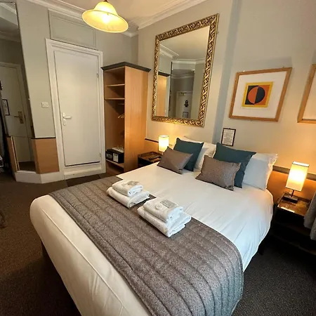 Hotel Tudor Court