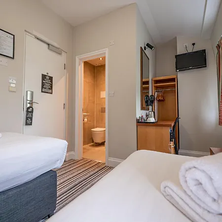 Hotel Maiden Oval 3*
