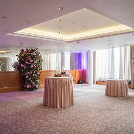 Royal Garden Hotel 5*