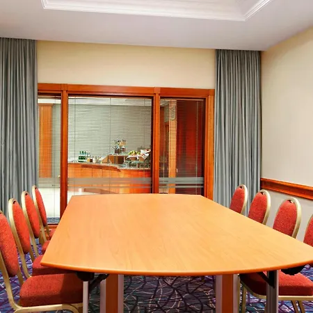 Sheraton Skyline London Heathrow 4*