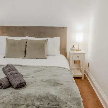 2 Bed Chic Vintage Flat At Bayswater London