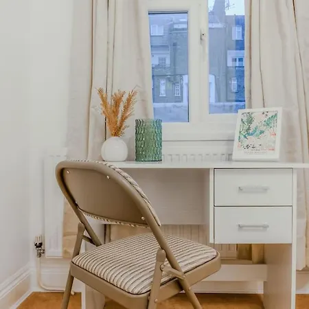 2 Bed Chic Vintage Flat At Bayswater London