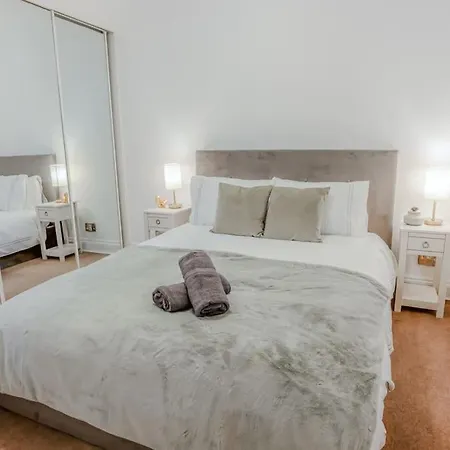 2 Bed Chic Vintage Flat At Bayswater London