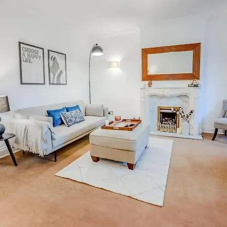 2 Bed Chic Vintage Flat At Bayswater Apartment London