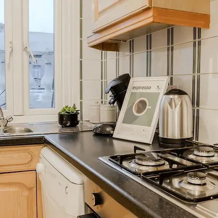 2 Bed Chic Vintage Flat At Bayswater