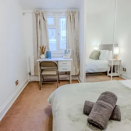 2 Bed Chic Vintage Flat At Bayswater Apartment