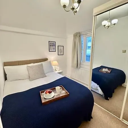 2 Bed Chic Vintage Flat At Bayswater London