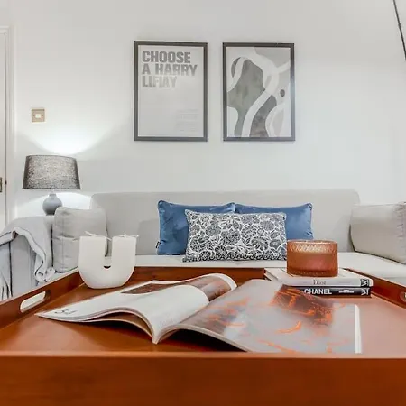 2 Bed Chic Vintage Flat At Bayswater *