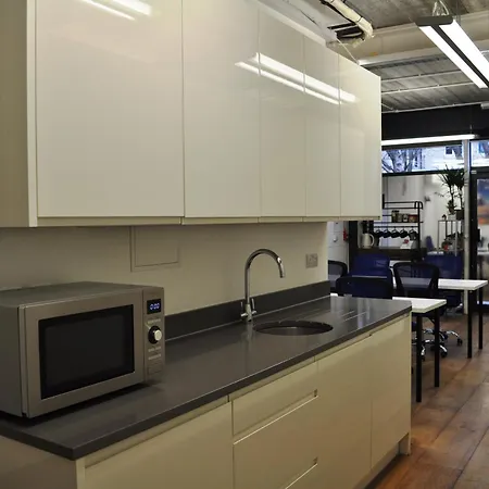 Cosmos Capsule Coworking Hotel a capsule