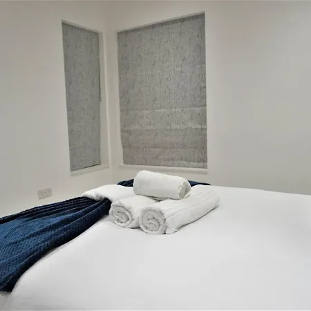 Queens Luxury Wembley Stadium - *