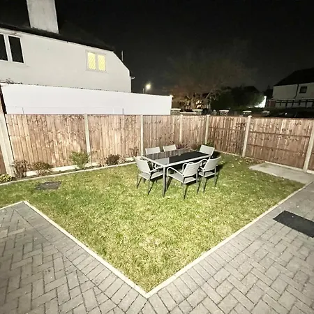 Queens Luxury Wembley Stadium - * London