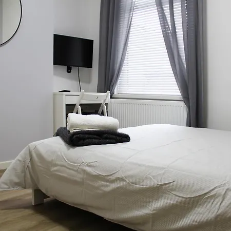 Modern Ground Floor Flat - 15 Min To Central London