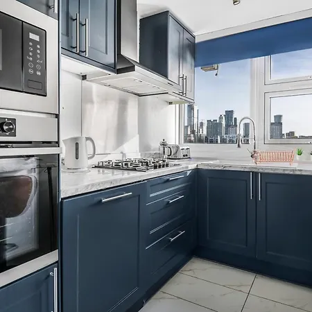 Stunning Massive Bedroom +direct Thames River View
