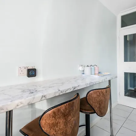 Stunning Massive Bedroom +direct Thames River View London
