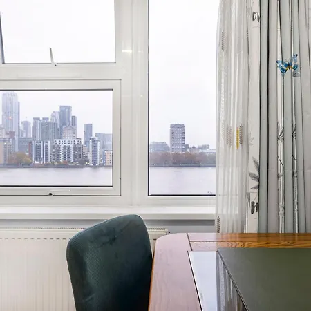 Stunning Massive Bedroom +direct Thames River View
