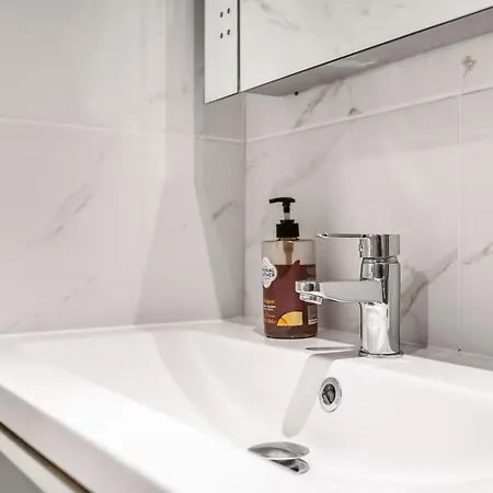 Séjour chez l'habitant Two Stunning Bedrooms & Private Balcony & River View *