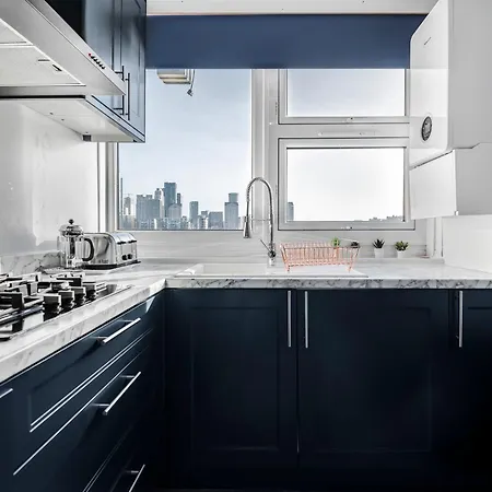 Two Stunning Bedrooms & Private Balcony & River View * London