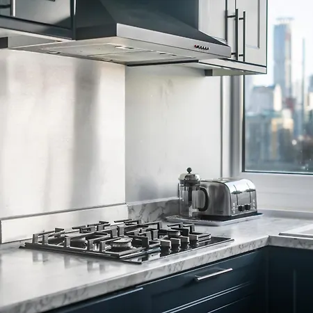 Homestay Two Stunning Bedrooms & Private Balcony & River View London