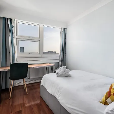 Séjour chez l'habitant Two Stunning Bedrooms & Private Balcony & River View