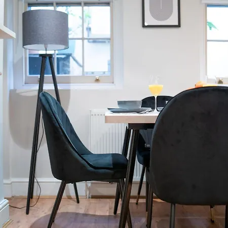 Vauxhall - 2br With Patio - Cityapartmentstay