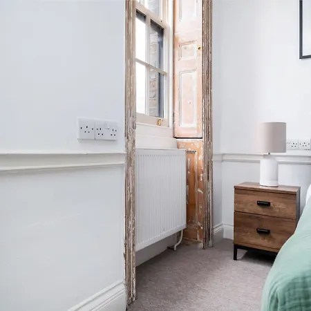 Apartment Vauxhall - 2br With Patio - Cityapartmentstay *