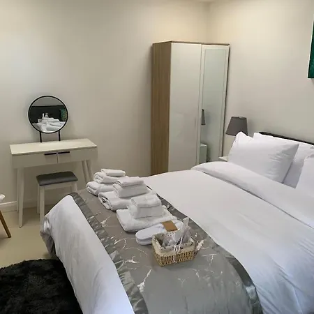 Annex D. One Bedroom Flat In South London *