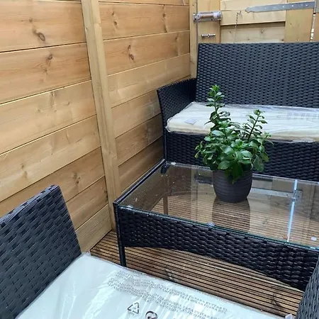 Annex D. One Bedroom Flat In South London * Carshalton