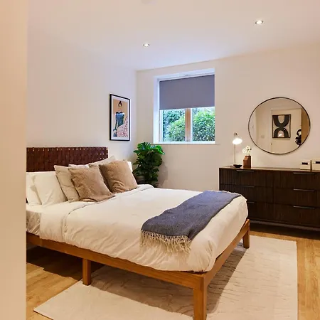 Apartment The Putney Escape - Trendy 2bdr Flat With Terrace + Parking *