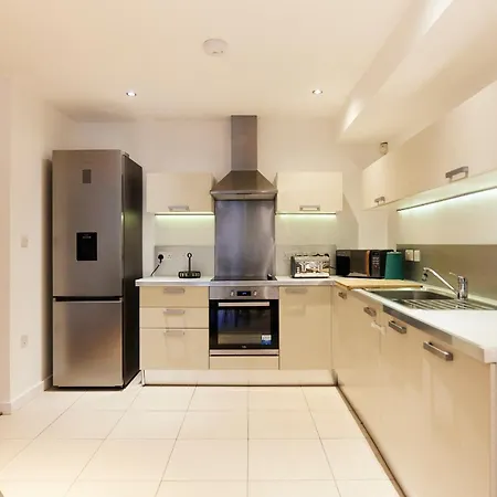 Apartment The Putney Escape - Trendy 2bdr Flat With Terrace + Parking London