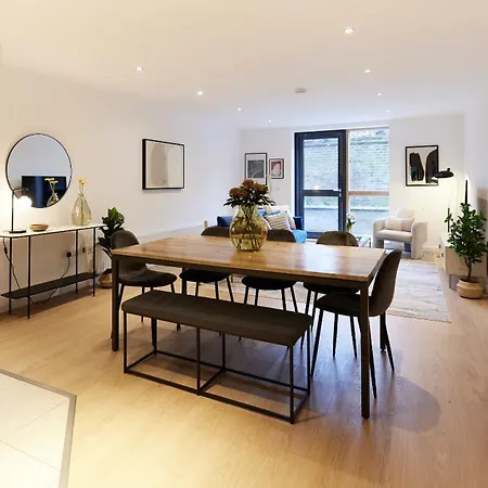 The Putney Escape - Trendy 2bdr Flat With Terrace + Parking Apartment *