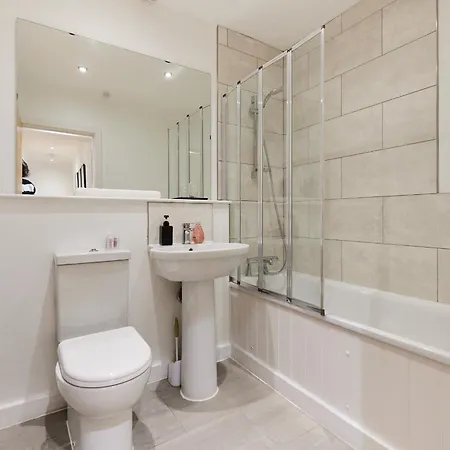 The Putney Escape - Trendy 2bdr Flat With Terrace + Parking Apartment
