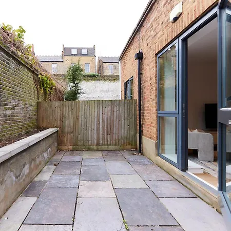 The Putney Escape - Trendy 2bdr Flat With Terrace + Parking Apartment *