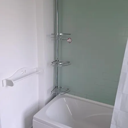 Double Available- London Seven Kings Seven Kings Train Station Guest house Ilford