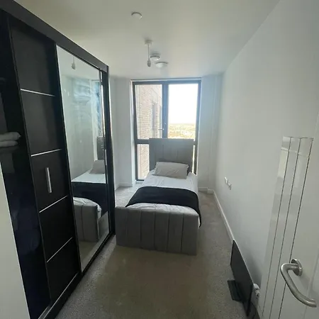 Apartment New Luxury 2 Bedroom With A Beautiful London City View *
