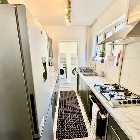 Stunning Modern Cozy 5 Star 3 Bedroom House-free Parking Greater London Metro Stations Hosted By Tony Ferienhaus *