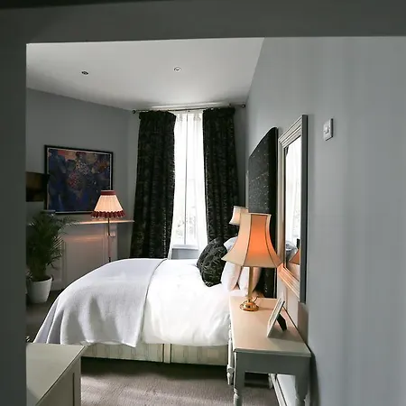 The Crown And Sceptre Otel
