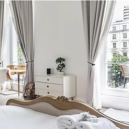 Apartment 2-4 Bedroom 2 Roof Terraces Prime Notting Hill *