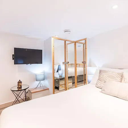 The Notting Hill's * London