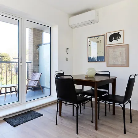 The Wembley Park Sanctuary - Stunning 2bdr Flat With Balcony London