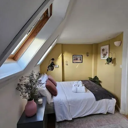 Fulham 2 Bedroom *