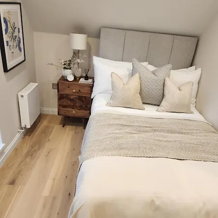 Apartment Kings Mews Elegance: City Sparrow's Premier 3-bedroom Residences London