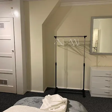 Contractor & Family Friendly House Romford *
