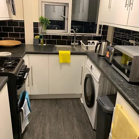 Contractor & Family Friendly House Romford Apartment Havering
