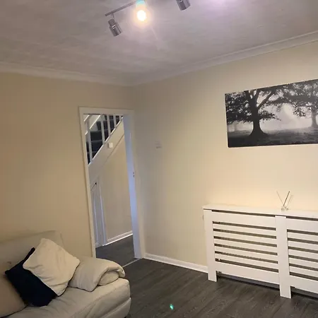 Apartment Contractor & Family Friendly House Romford *